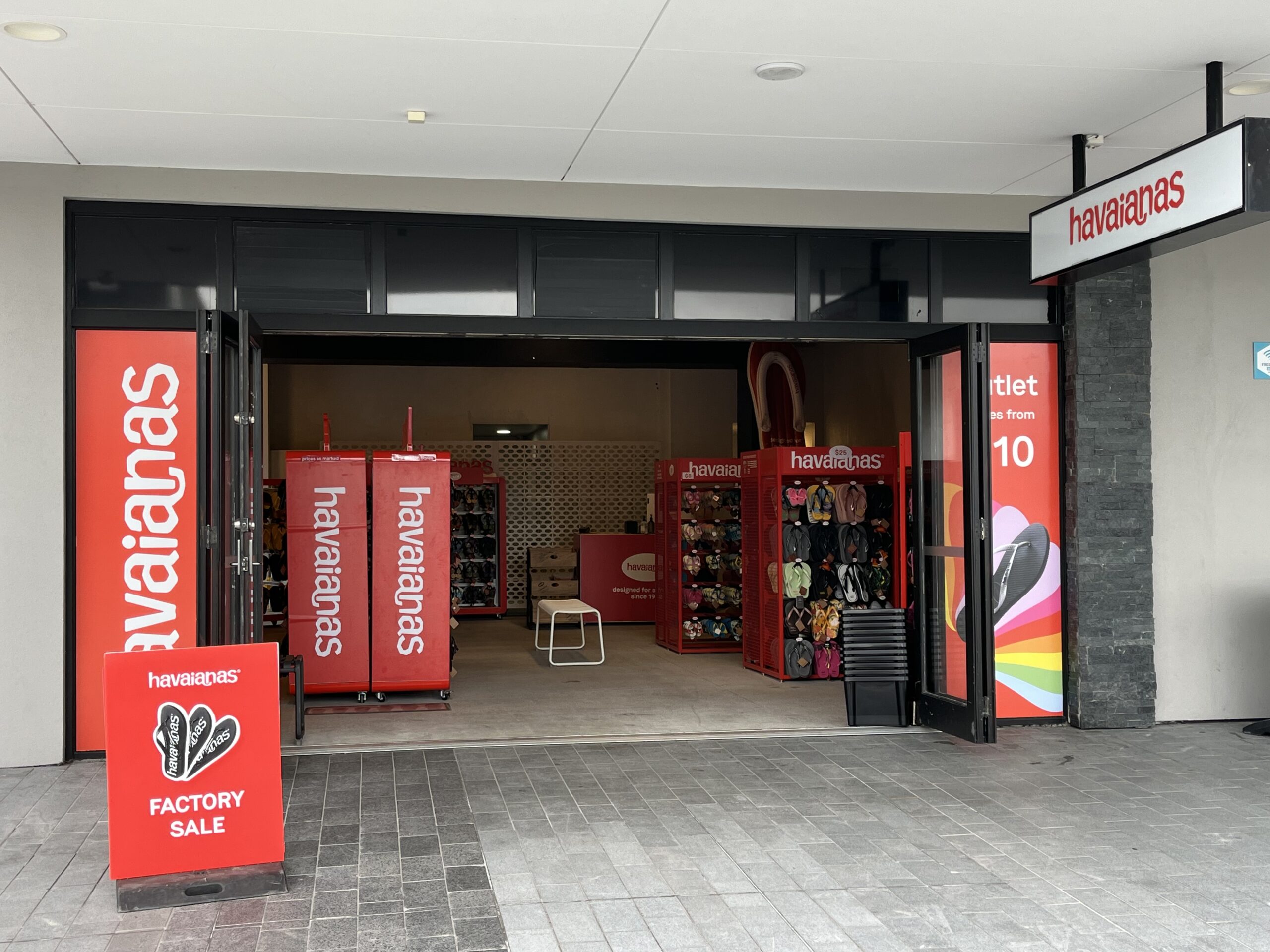 Havaiana's Outlet Pop up store is Now Open